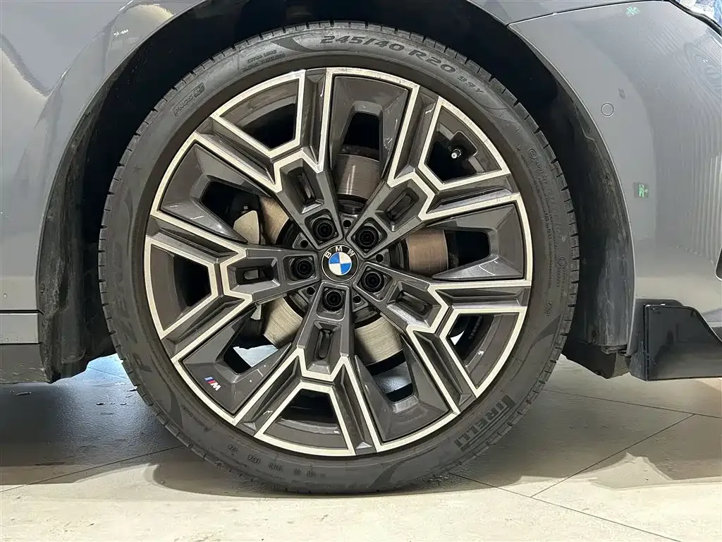 BMW 5 Series — фото 6
