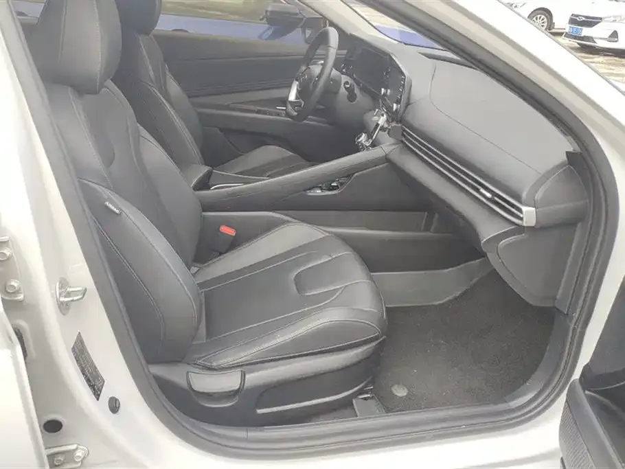 Hyundai Elantra 2023 из CN, фото 8