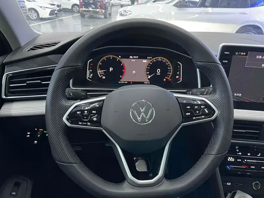 Volkswagen Tiguan L — фото 8
