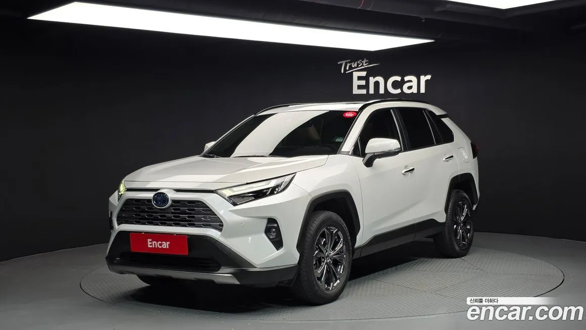 Toyota RAV4 — фото 1