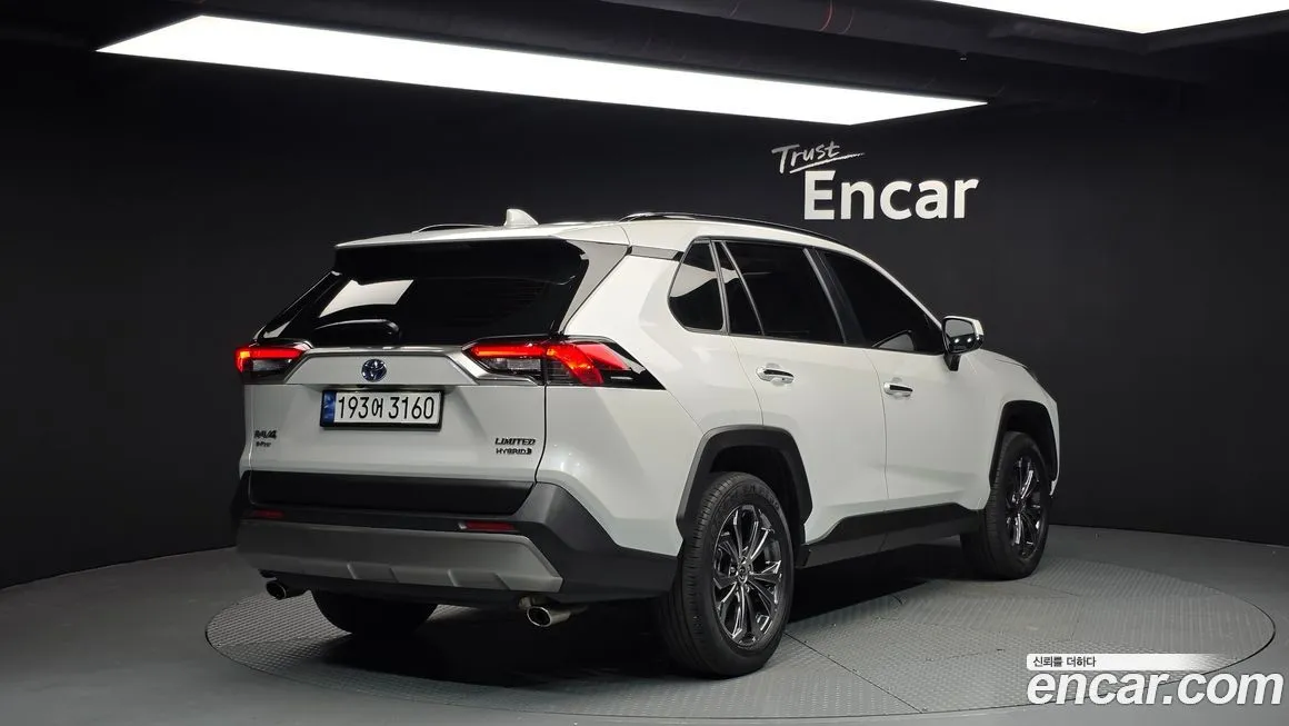 Toyota RAV4 — фото 2