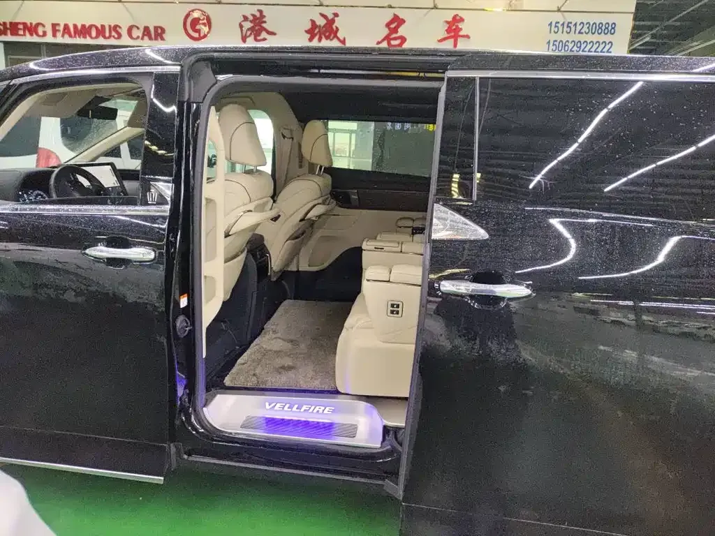 Toyota Vellfire — фото 10