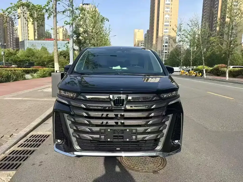 Toyota Vellfire — фото 2