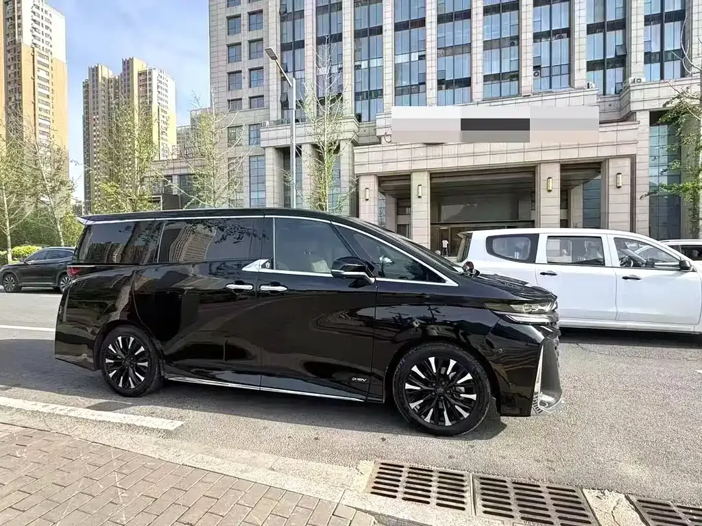 Toyota Vellfire — фото 4