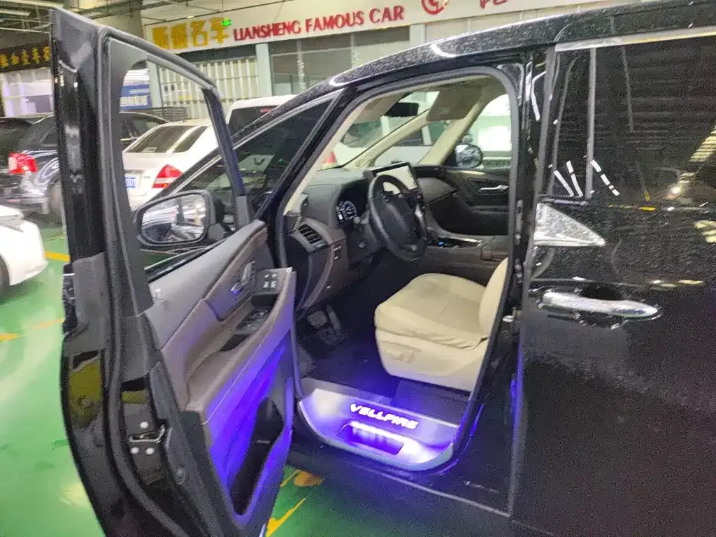 Toyota Vellfire — фото 9