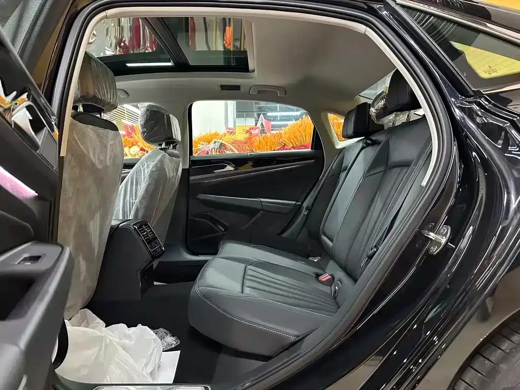 Volkswagen Passat 2025 из CN, фото 10