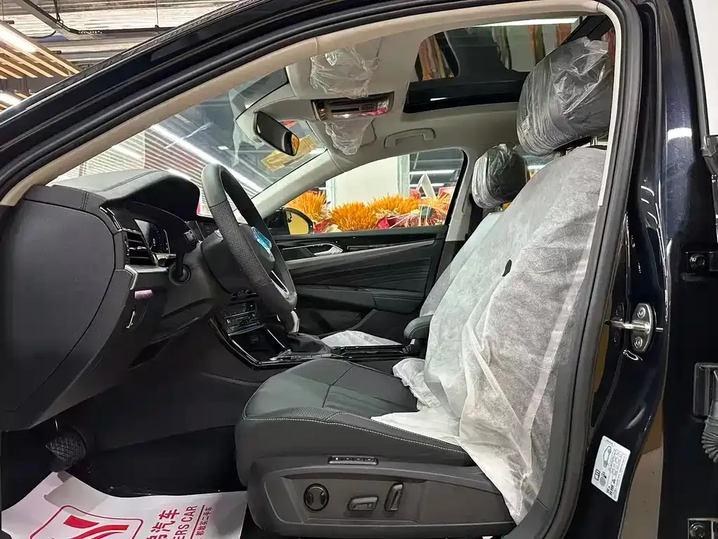 Volkswagen Passat 2025 из CN, фото 5