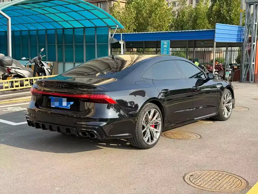 Audi A7L 2023 из CN, фото 4
