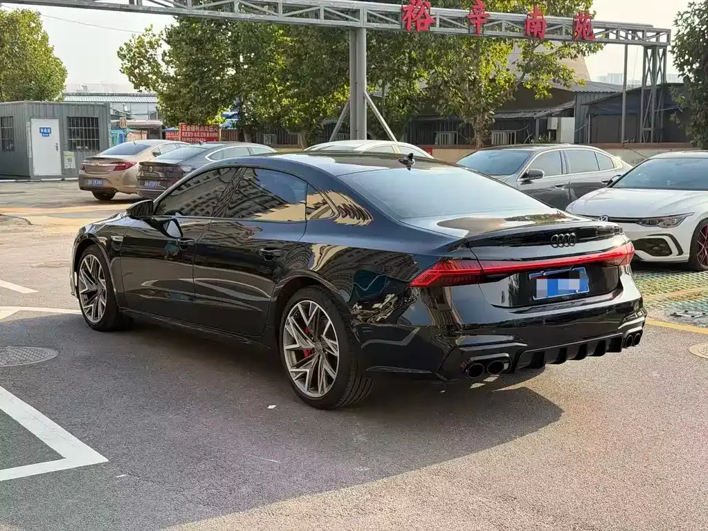 Audi A7L 2023 из CN, фото 6