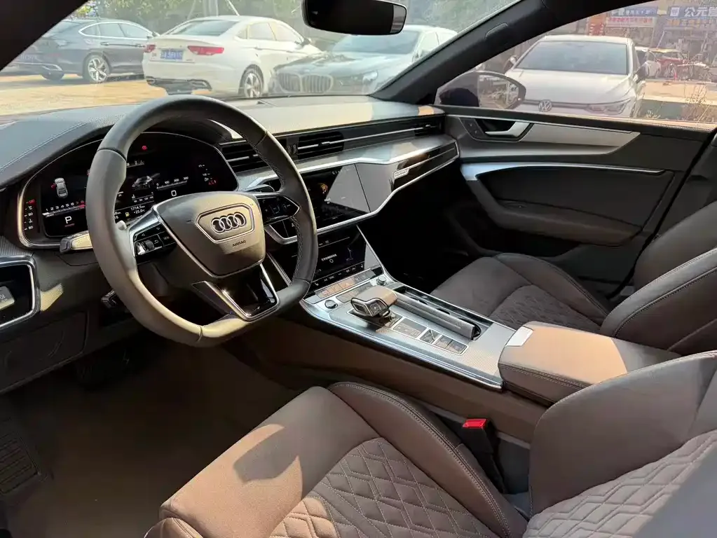 Audi A7L 2023 из CN, фото 9