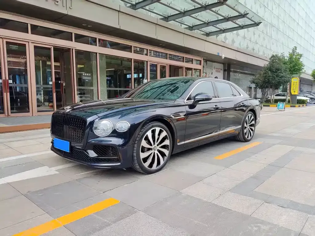 Bentley Flying Spur — фото 1