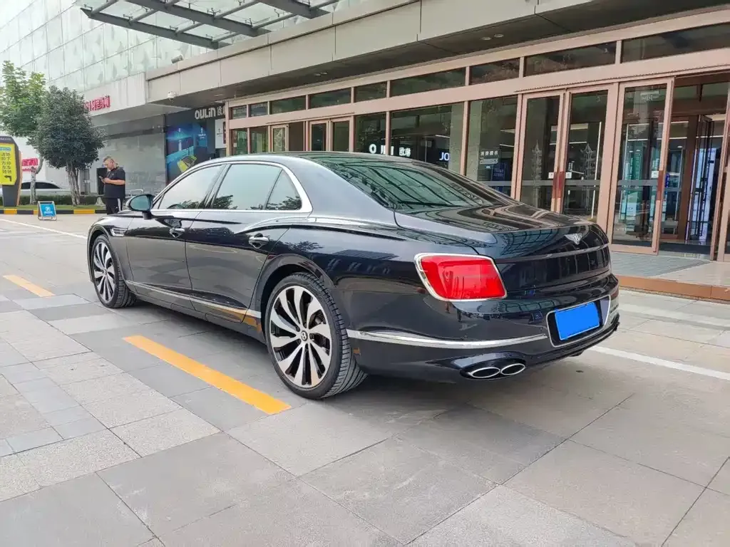 Bentley Flying Spur — фото 5