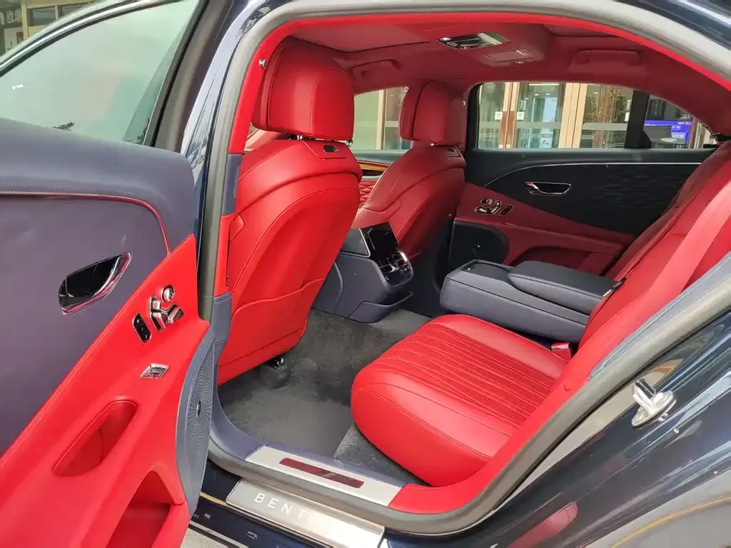 Bentley Flying Spur — фото 6
