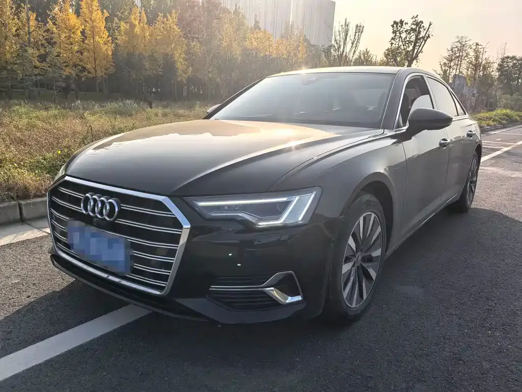 Audi A6L — фото 1