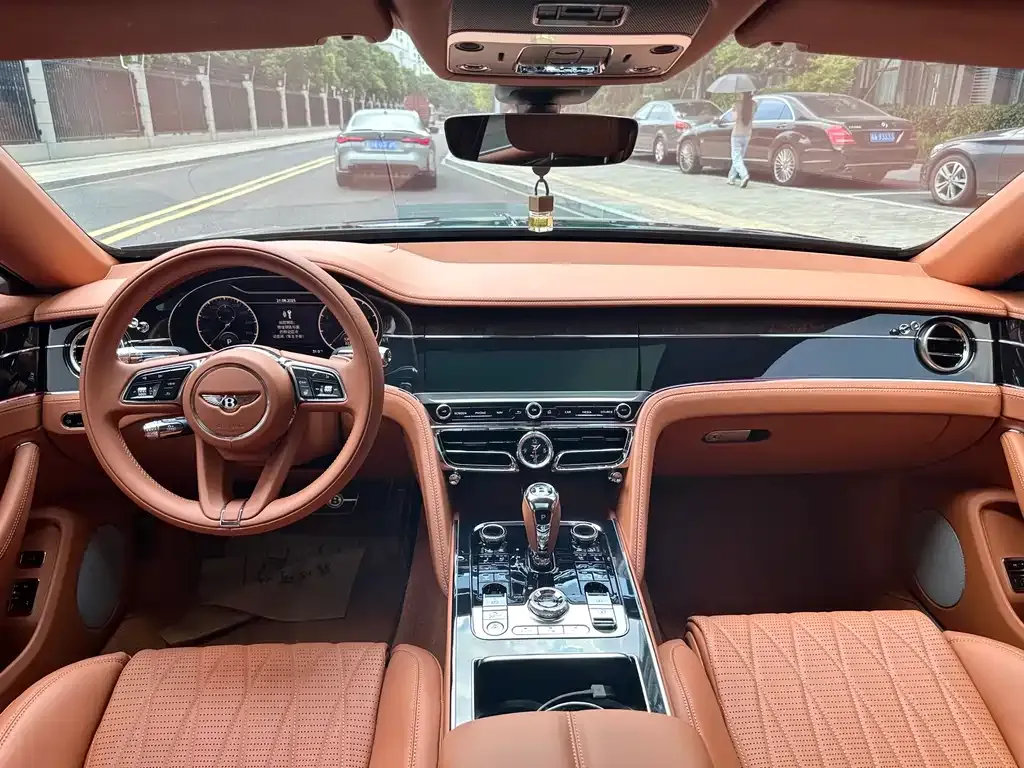 Bentley Flying Spur 2023 из CN, фото 10