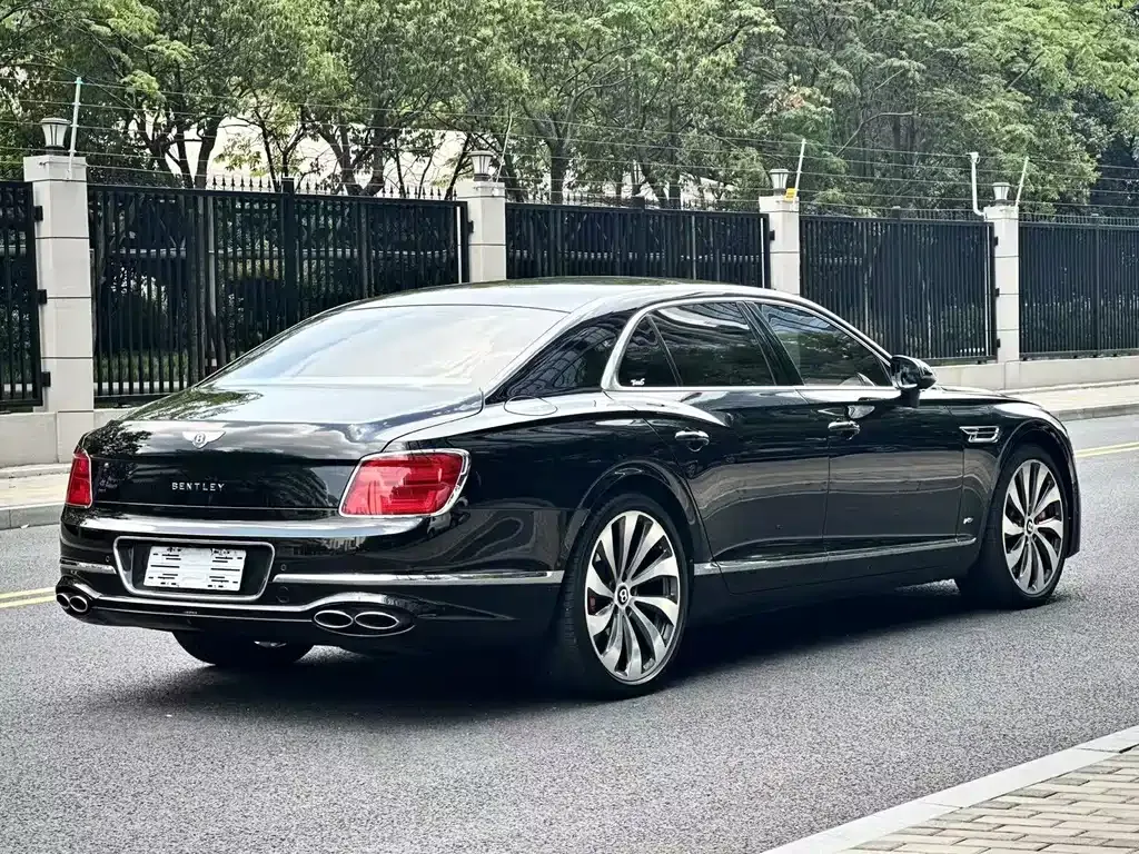 Bentley Flying Spur 2023 из CN, фото 3
