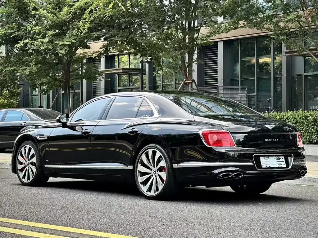 Bentley Flying Spur 2023 из CN, фото 5