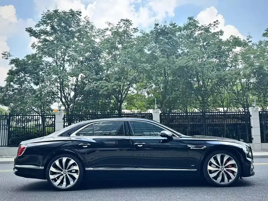 Bentley Flying Spur 2023 из CN, фото 6