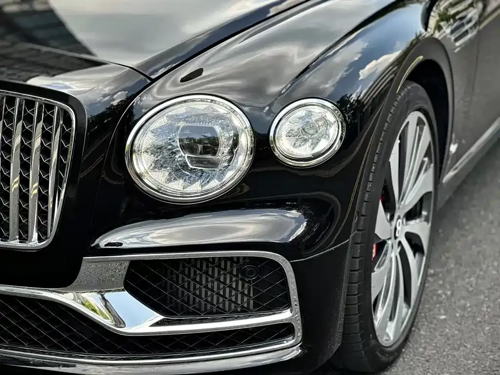 Bentley Flying Spur 2023 из CN, фото 7