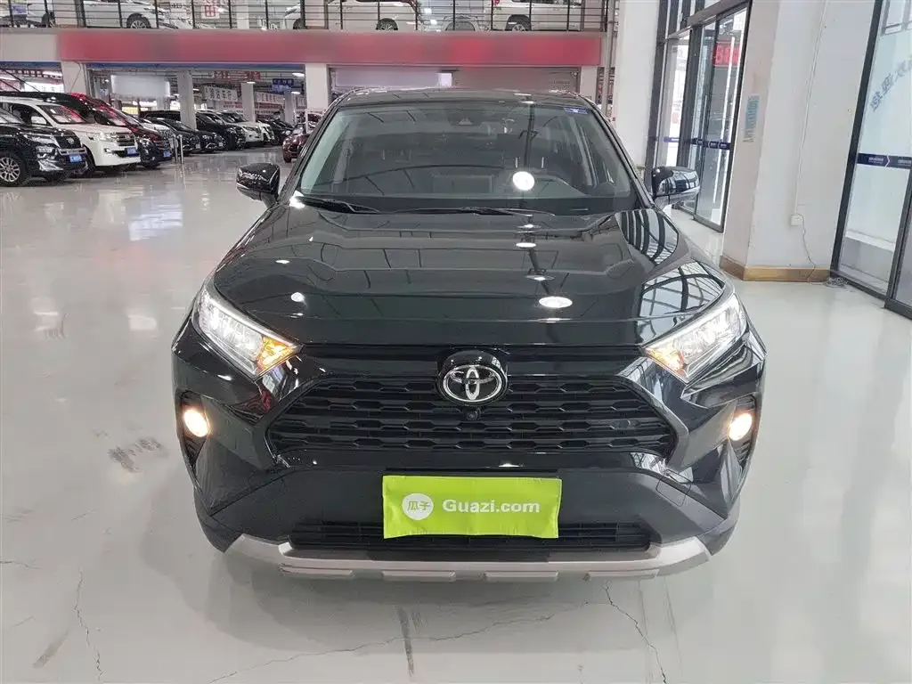 Toyota RAV4 — фото 3