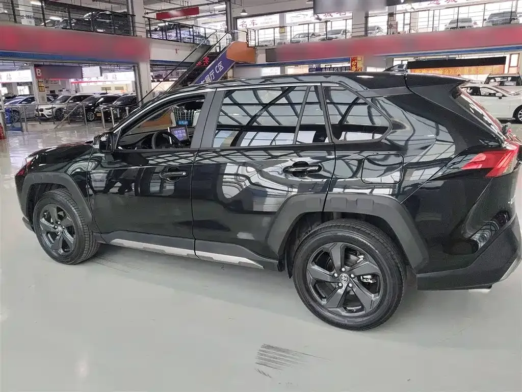 Toyota RAV4 — фото 5