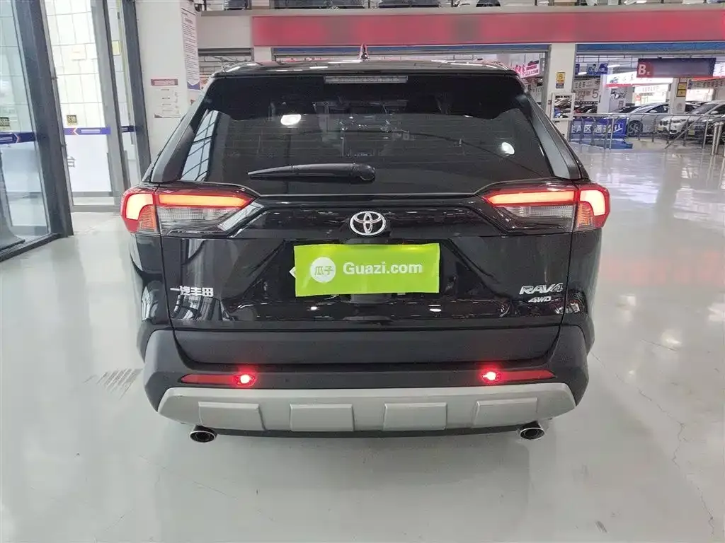 Toyota RAV4 — фото 6