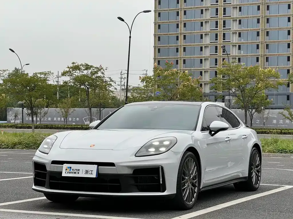 Porsche Panamera — фото 1