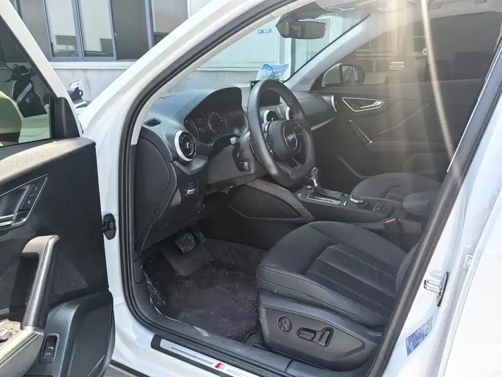 Audi Q2L 2023 из CN, фото 5