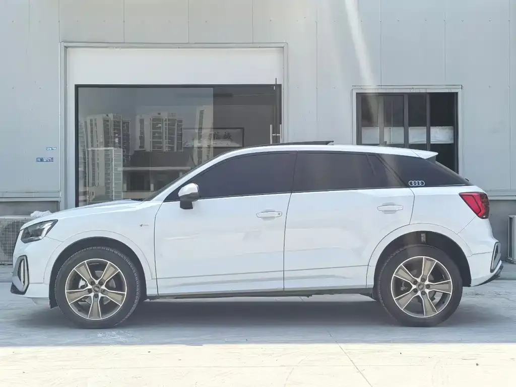 Audi Q2L 2023 из CN, фото 9