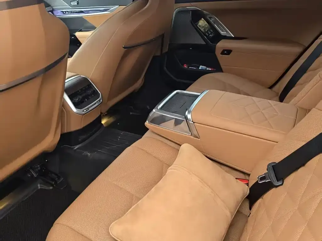 BMW 7 Series 2023 из CN, фото 5