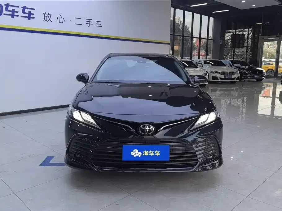 Toyota Camry — фото 2