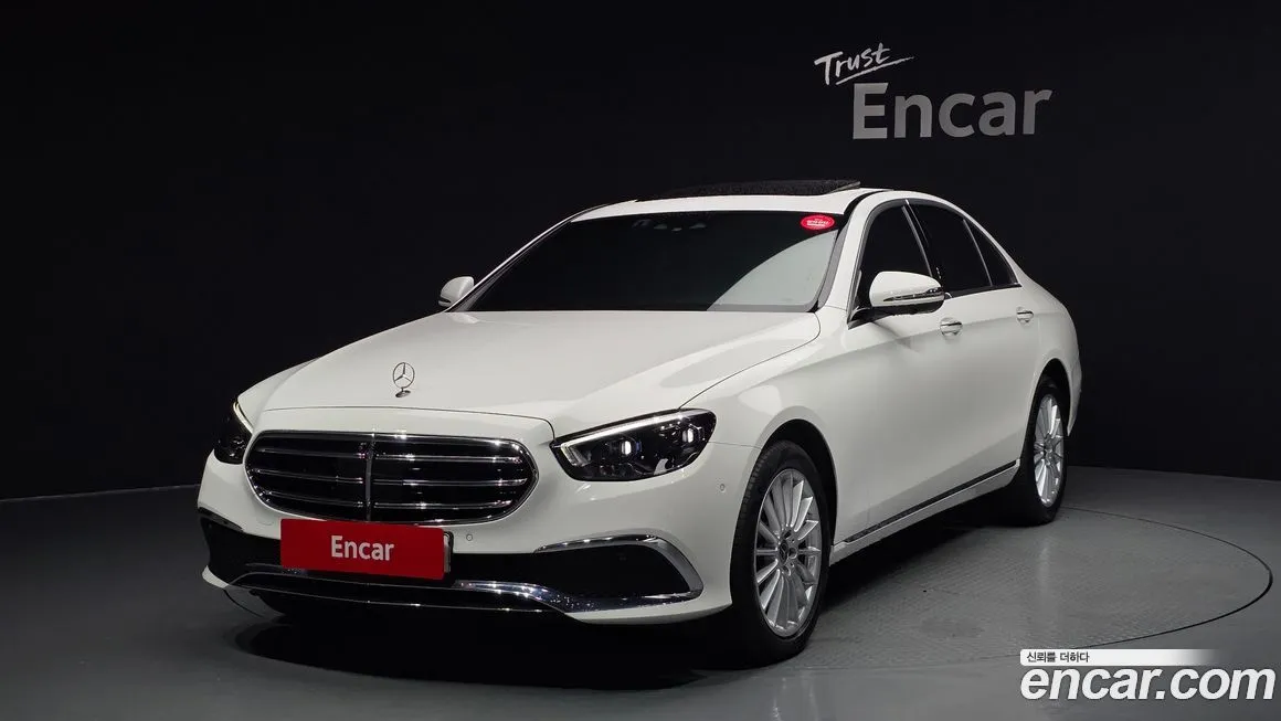 Mercedes-Benz E-Class — фото 1