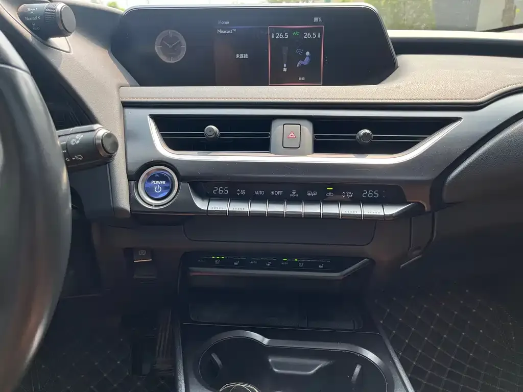 Lexus UX New Energy — фото 10