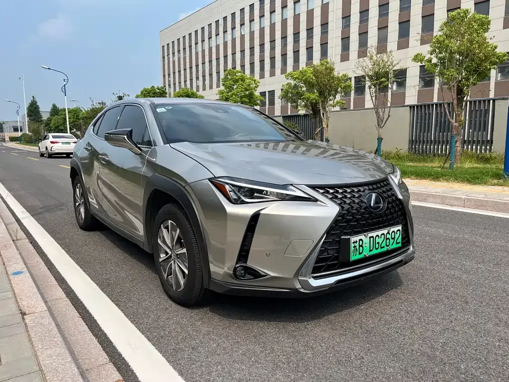 Lexus UX New Energy — фото 3