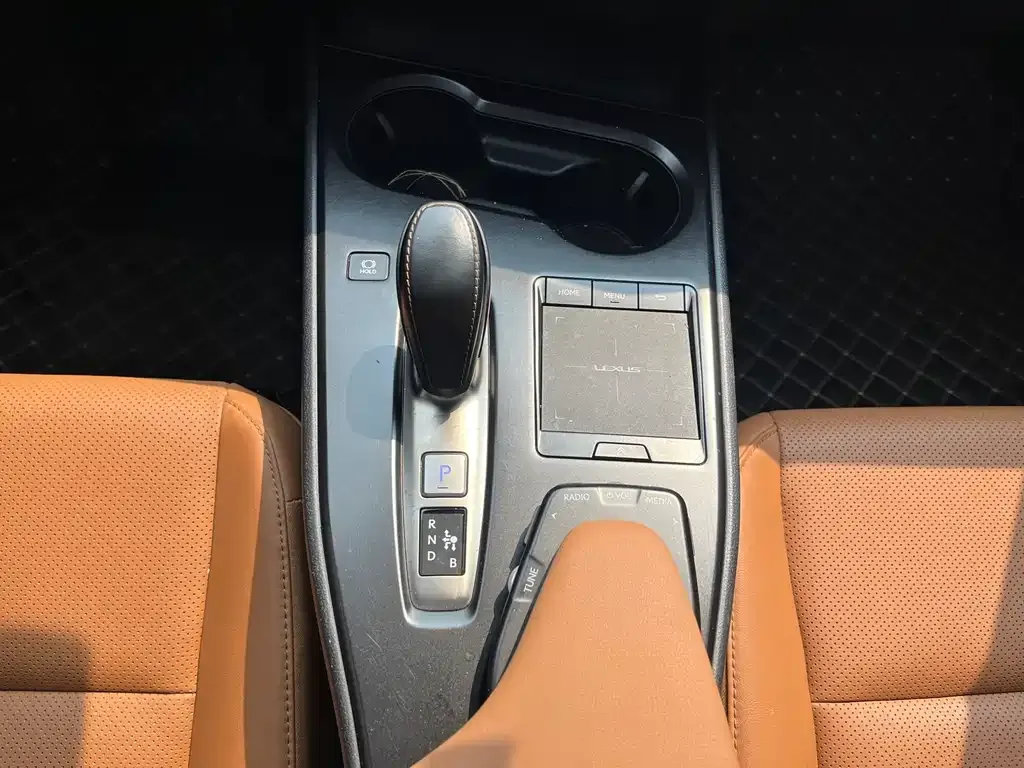 Lexus UX New Energy — фото 7