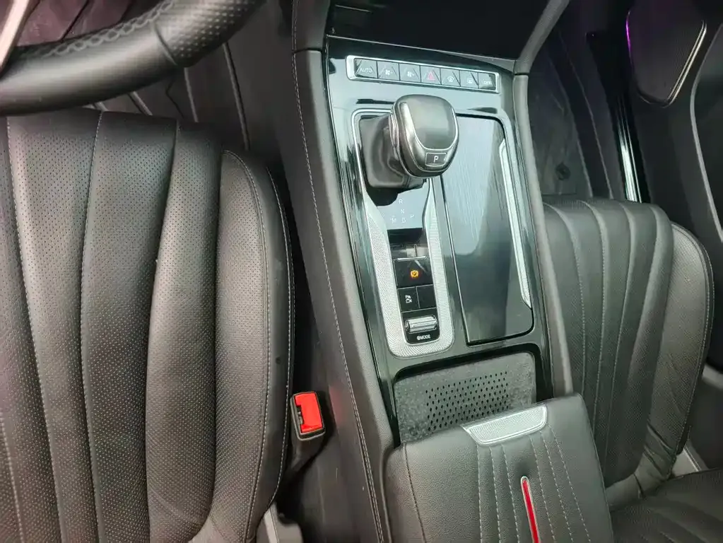 Hongqi H5 — фото 9