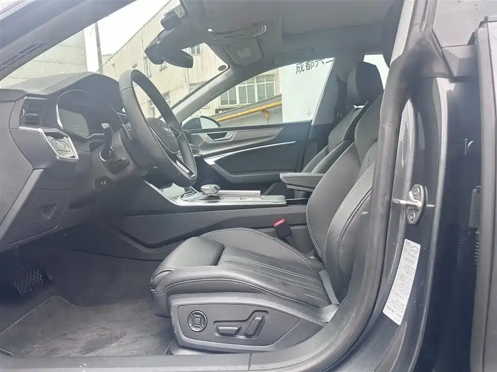 Audi A7 2024 из CN, фото 8