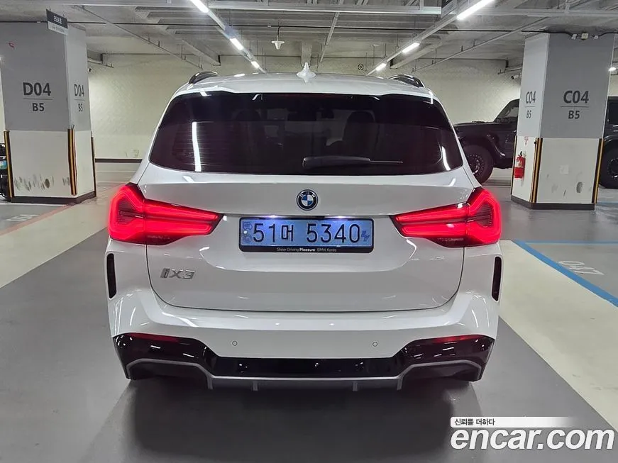 BMW iX3 — фото 4