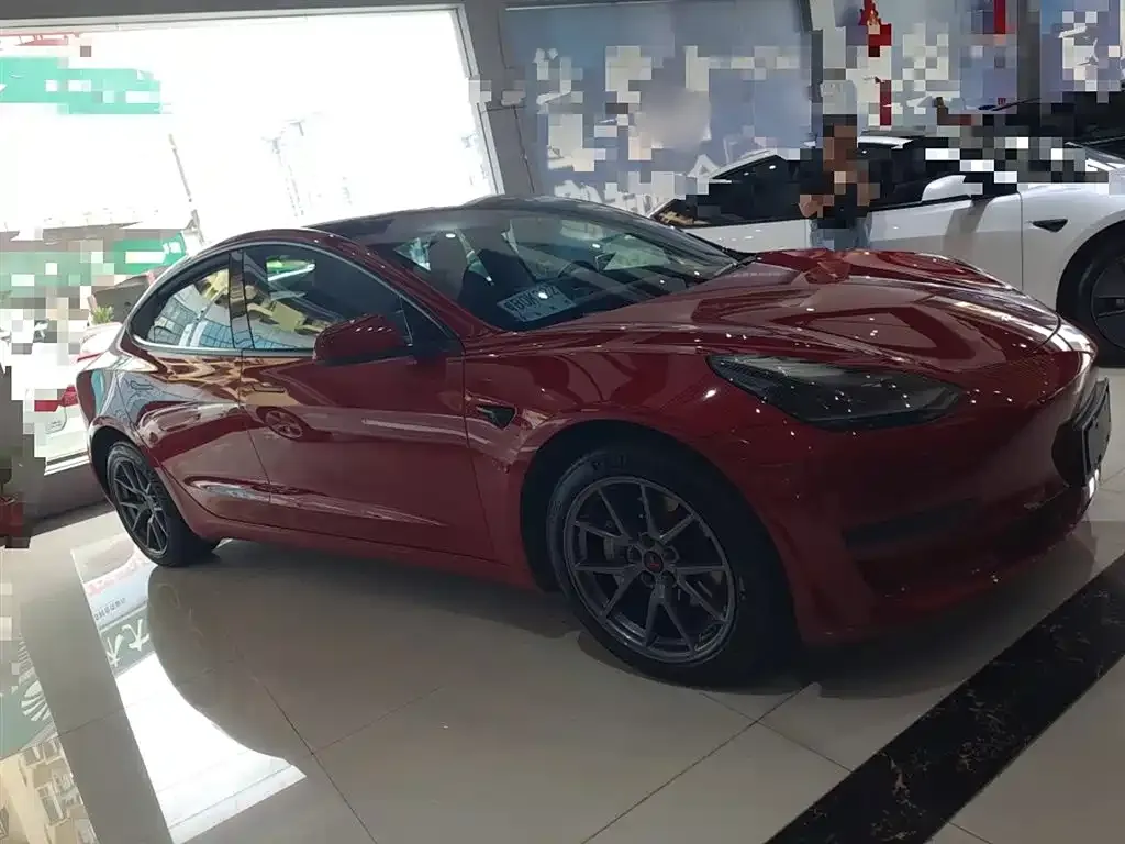 Tesla Model 3 — фото 4