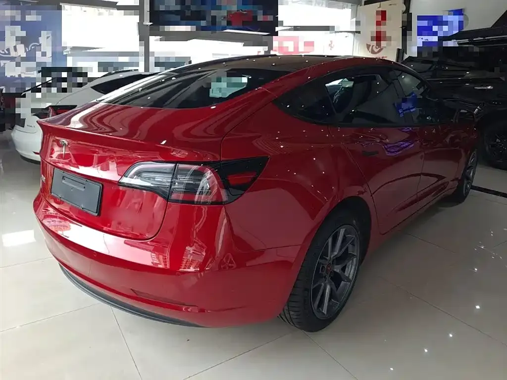 Tesla Model 3 — фото 5