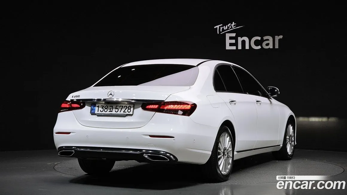 Mercedes-Benz E-Class — фото 3