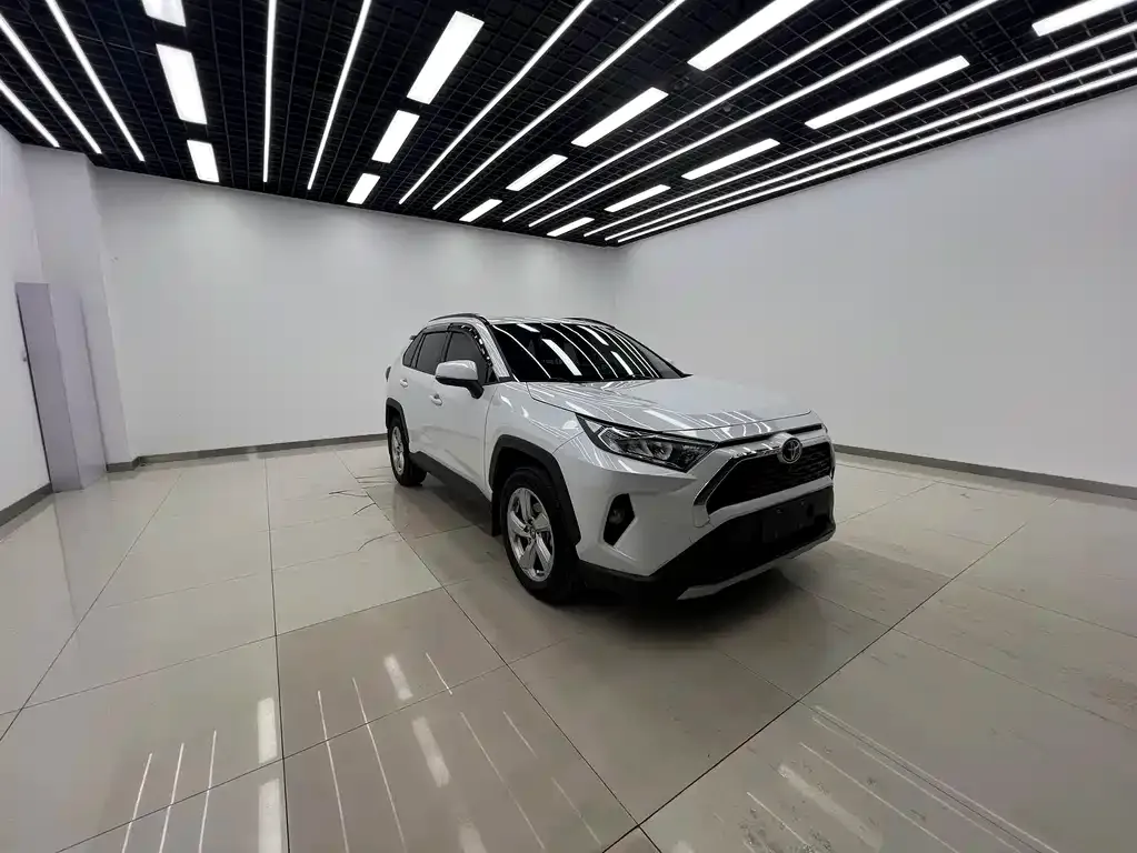 Toyota RAV4 — фото 3