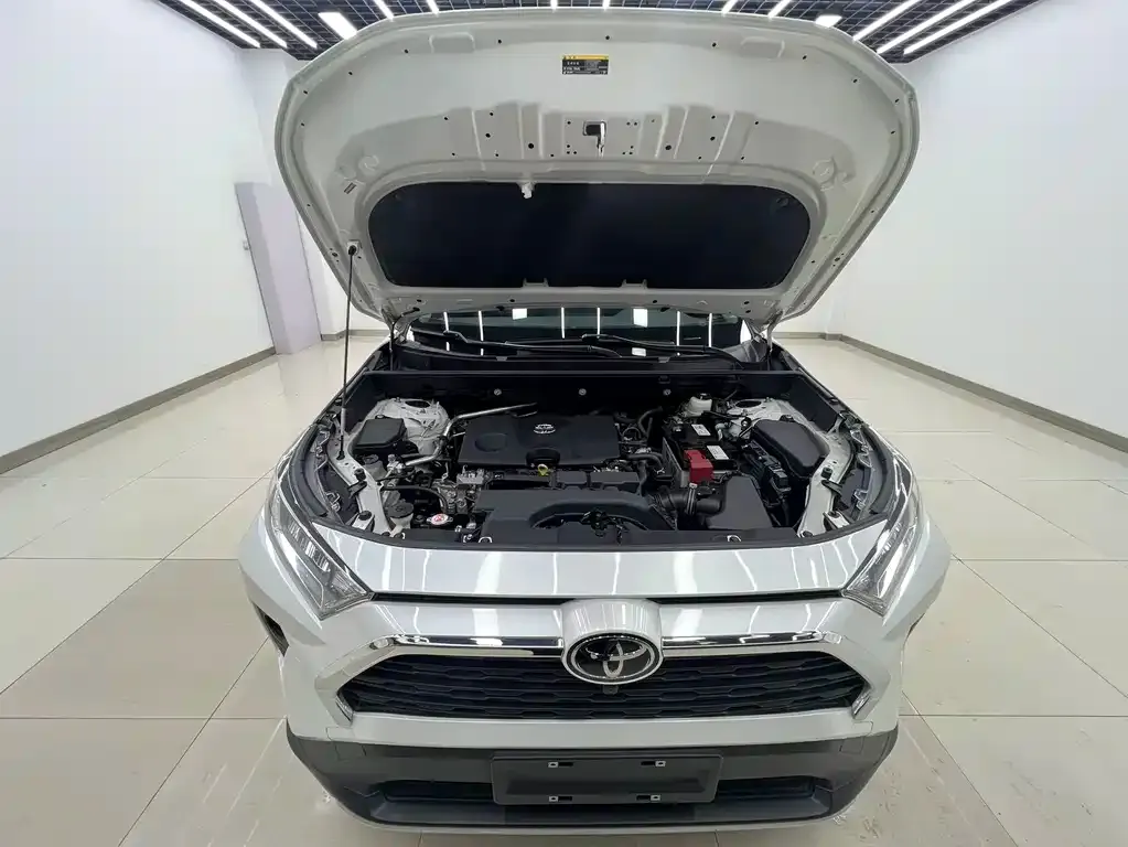Toyota RAV4 — фото 7