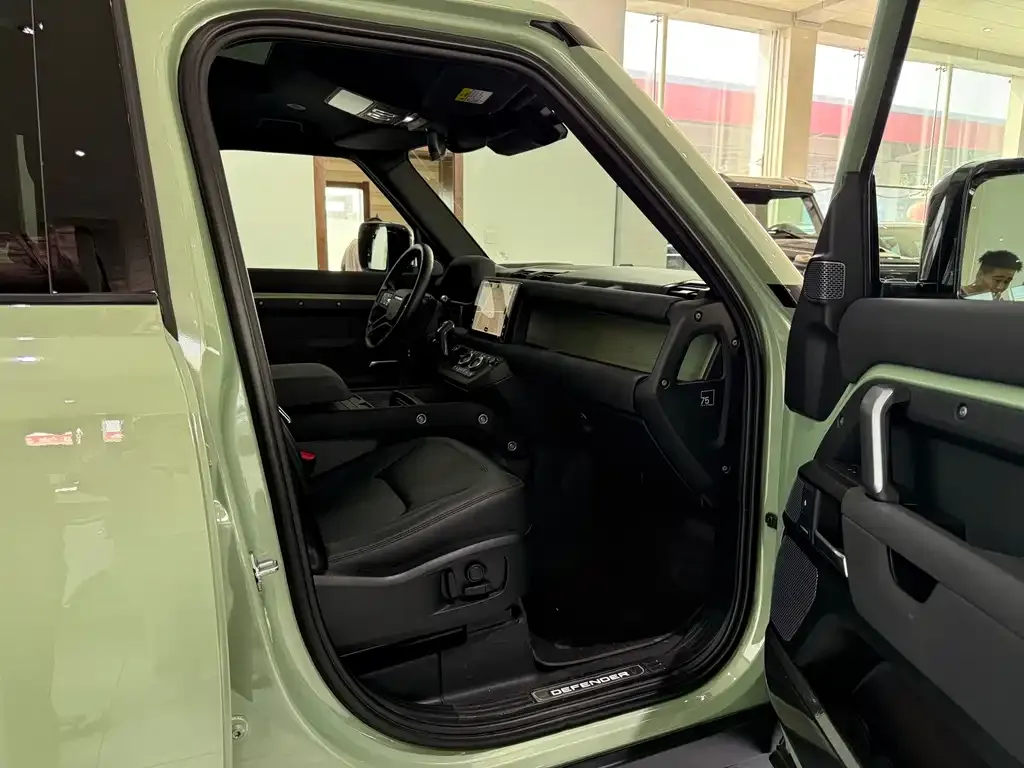 Land Rover Defender — фото 10