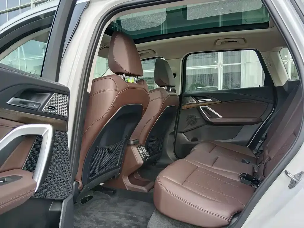 BMW iX1 2023 из CN, фото 10