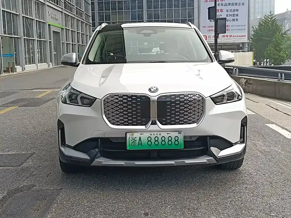 BMW iX1 2023 из CN, фото 2