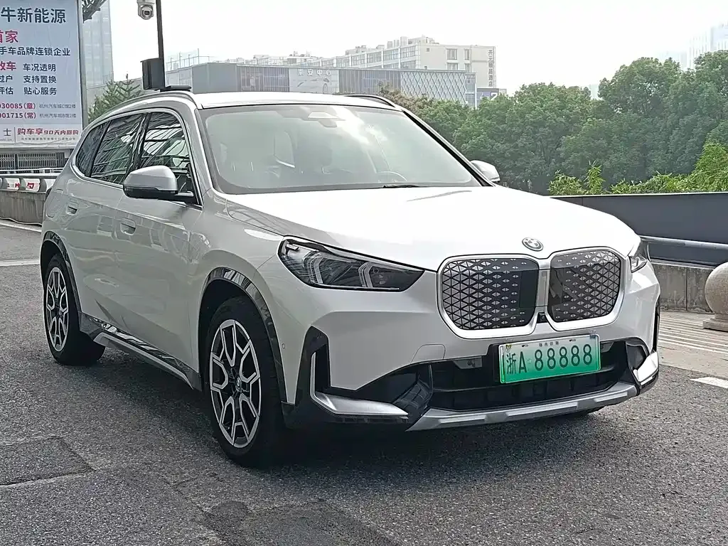 BMW iX1 2023 из CN, фото 3