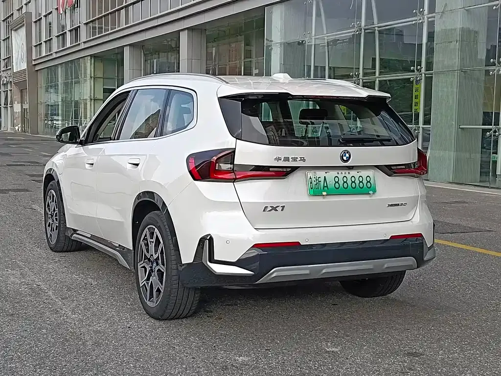 BMW iX1 2023 из CN, фото 6