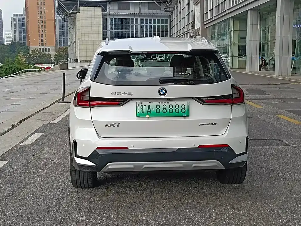 BMW iX1 2023 из CN, фото 7
