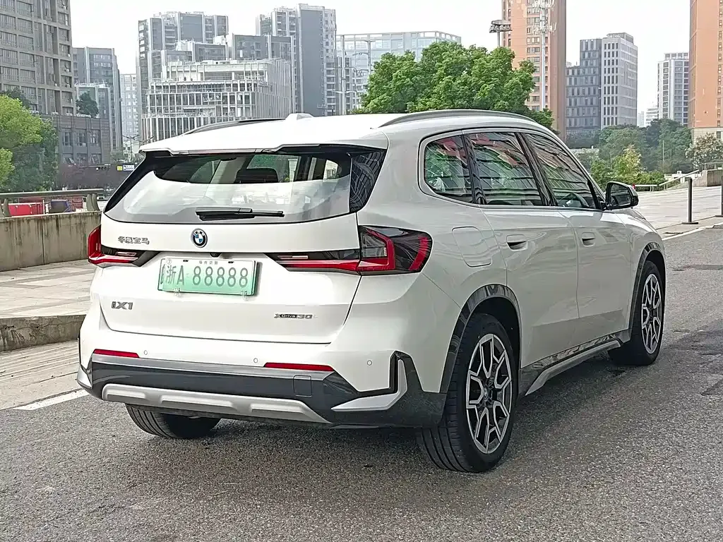 BMW iX1 2023 из CN, фото 8